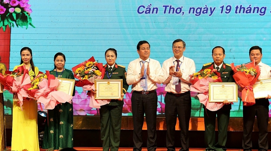 Lãnh đạo TP. Cần Thơ biểu dương các tập thể, cá nhân có thành tích tiêu biểu xuất sắc trong phong trào thi đua yêu nước