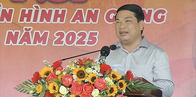 Ông Lê Trung Hồ, Phó Chủ tịch UBND tỉnh An Giang phát biểu tại buổi lễ khai mạc