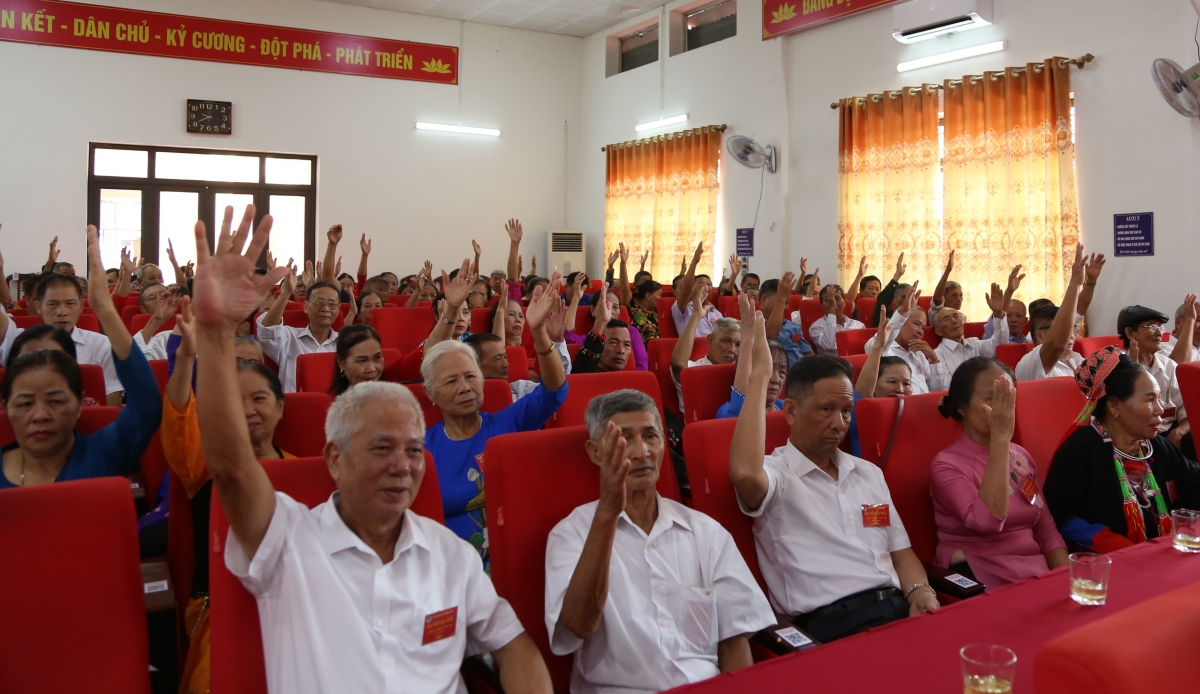 Đại biểu biểu quyết bầu Ban Chấp hành