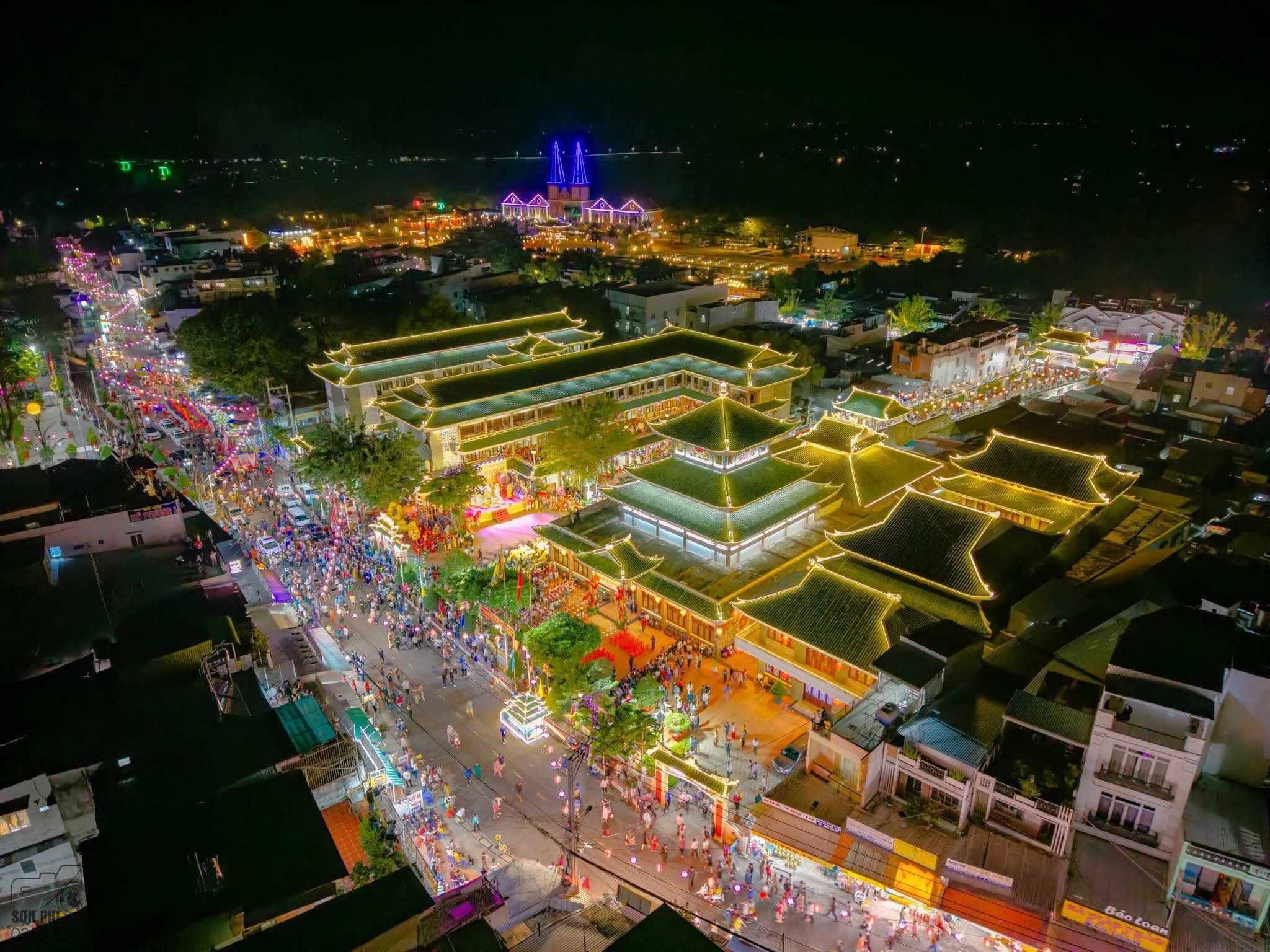 Chùa Bà Châu Đốc: Điểm du lịch tâm linh hấp dẫn người cao tuổi