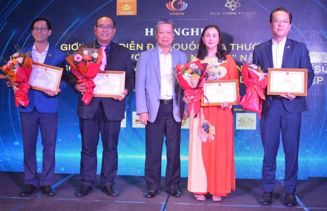 Hiệp hội Phát triển Văn hóa Doanh nghiệp Việt Nam Khen BCH CLB Văn hóa Doanh nghiệp TP.HCM  05 năm