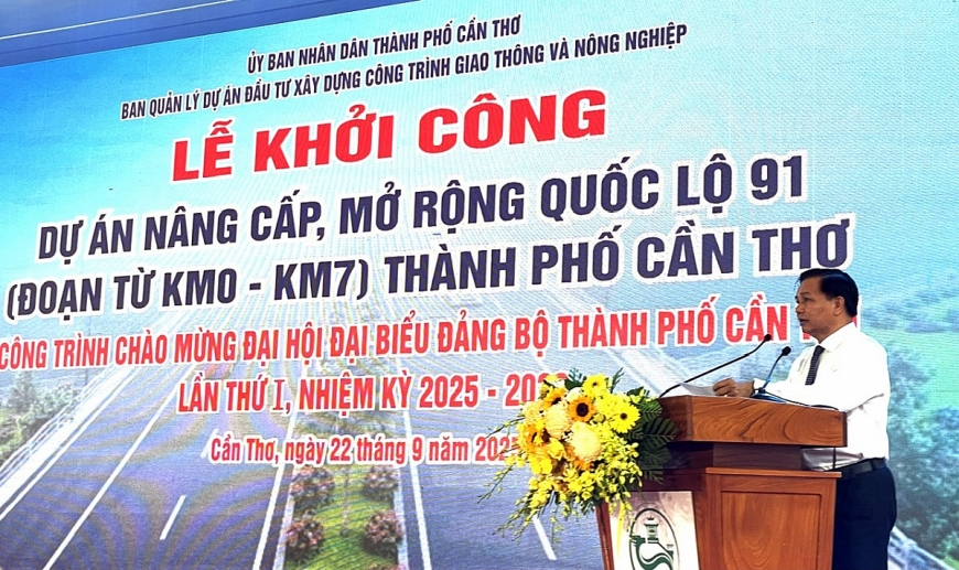 Chủ tịch UBND TP. Cần Thơ Trần Văn Lâu phát biểu Lễ khởi công Dự án  Nâng cấp, mở rộng Quốc lộ 91 đoạn Km0-Km7. 