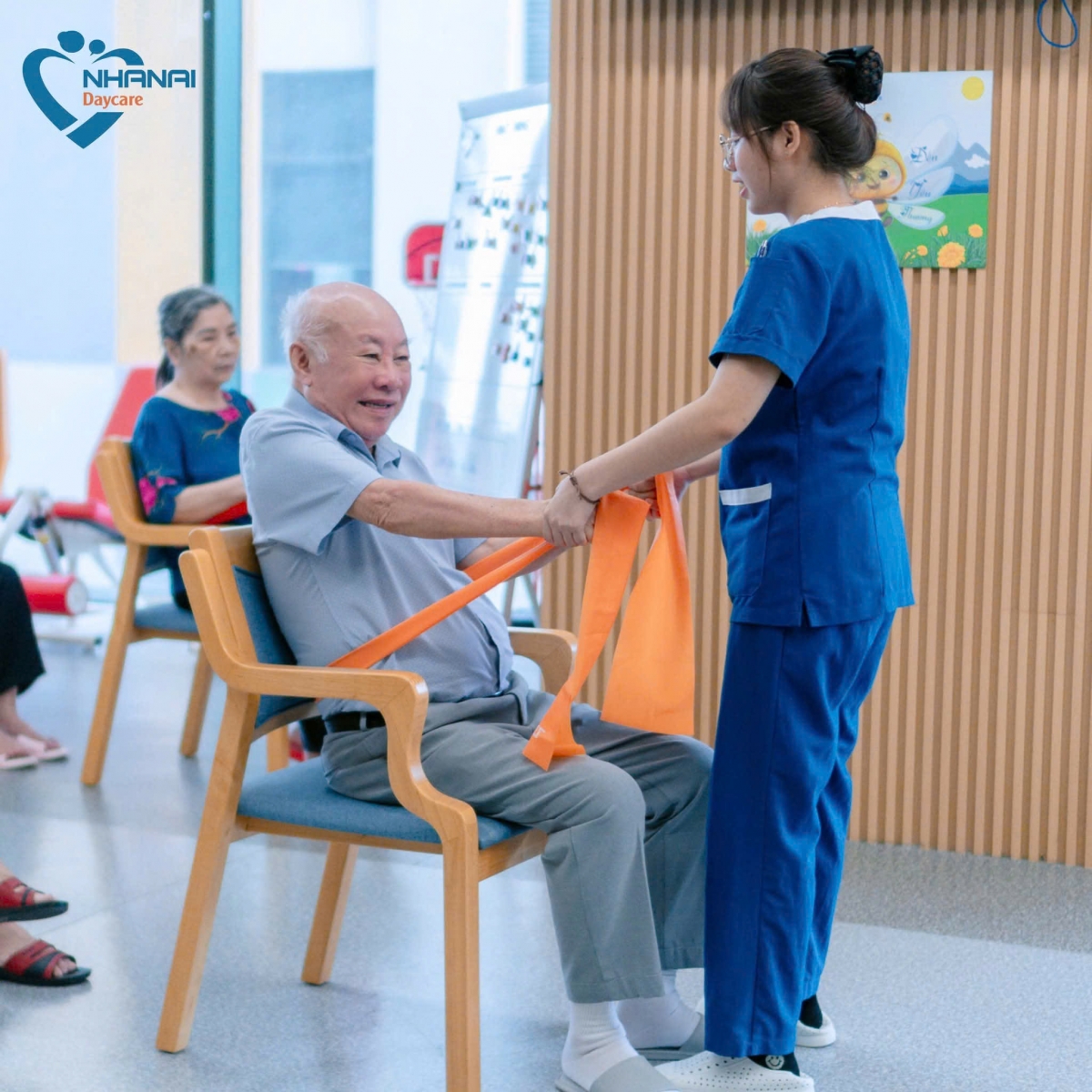 Chăm sóc thể chất, phục hồi chức năng cho NCT