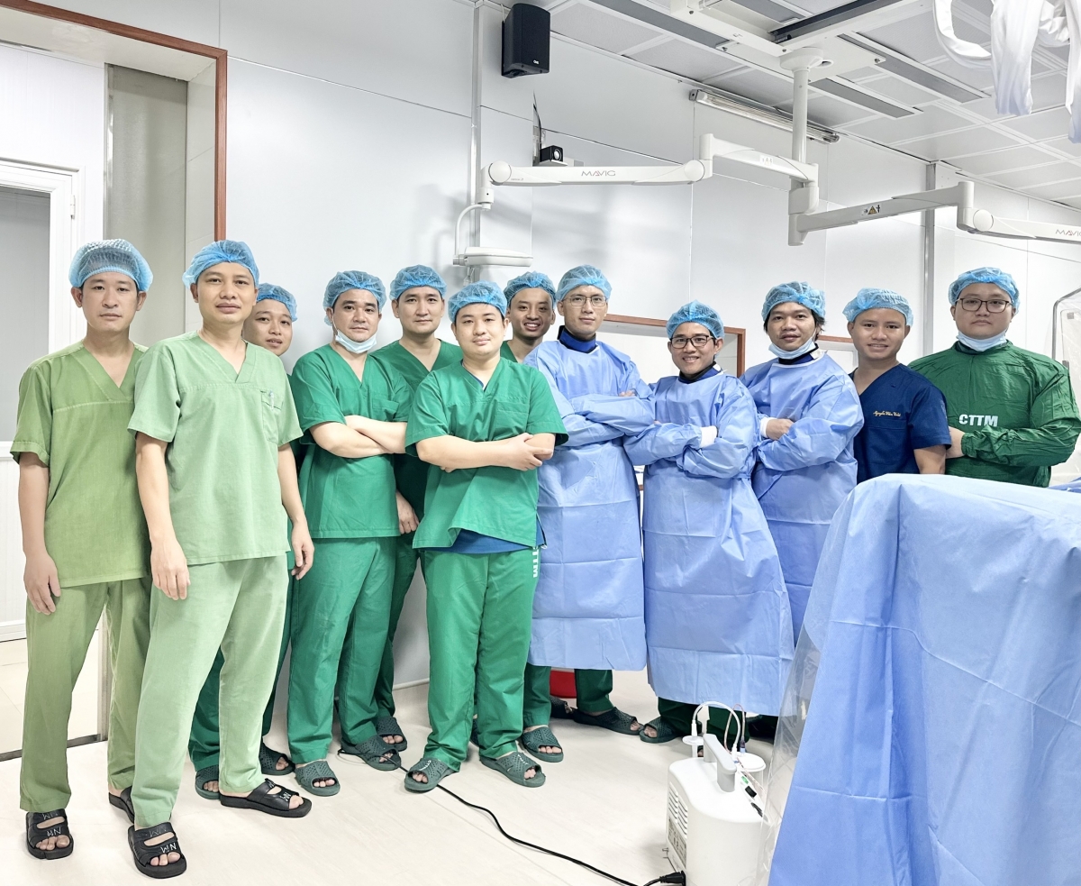 Êkip đã gồm các y, bác sỹ Bệnh viện đa khoa thành phố Vinh và chuyên gia đến từ Bệnh viện Trung ương Huế đã cứu sống bệnh nhân bị đột quỵ não