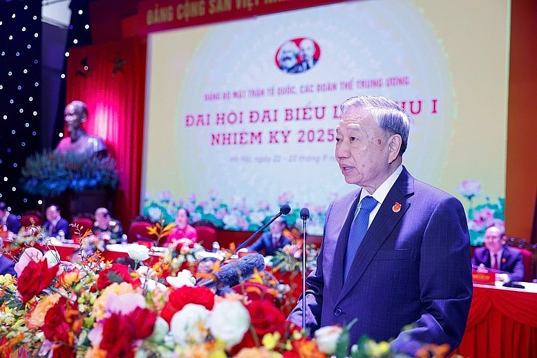 Đại hội đầu tiên của một mô hình mới Đại hội đầu tiên của một mô hình mới