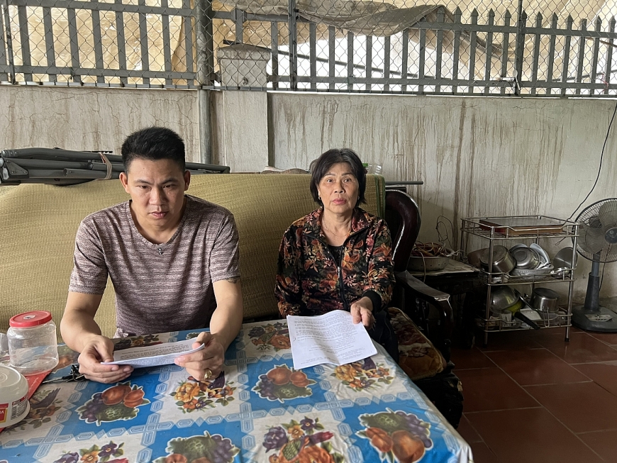 1.	Bà Phạm Thị Hoàn, 67 tuổi, cùng con trai cho rằng việc thu hồi đất và bồi thường chưa đúng khiến quyền lợi gia đình bà bị xâm phạm.