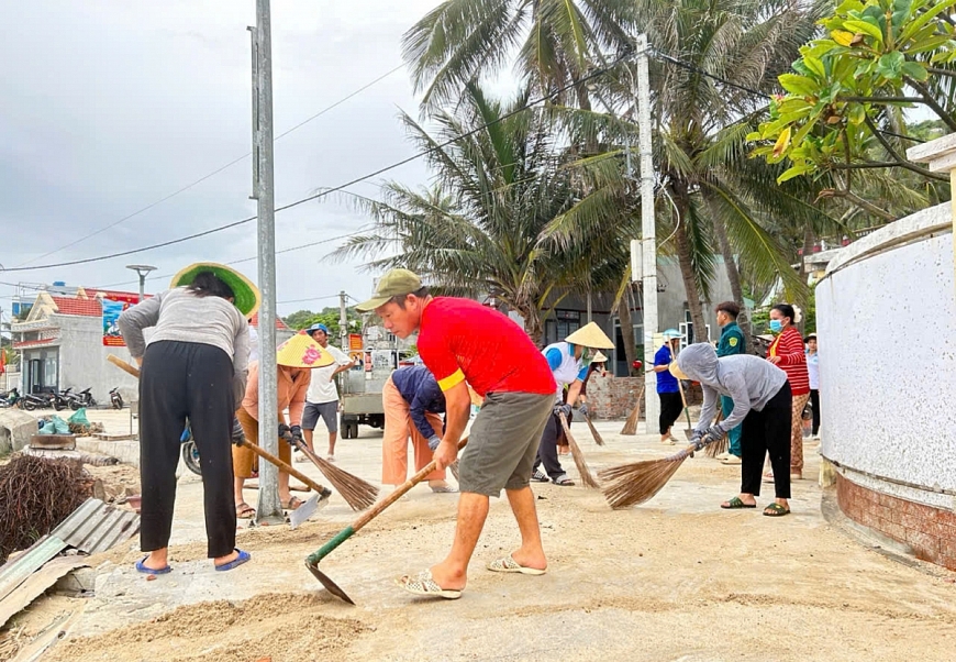 Người dân Nhơn Châu luôn nêu cao ý thức gìn giữ môi trường.