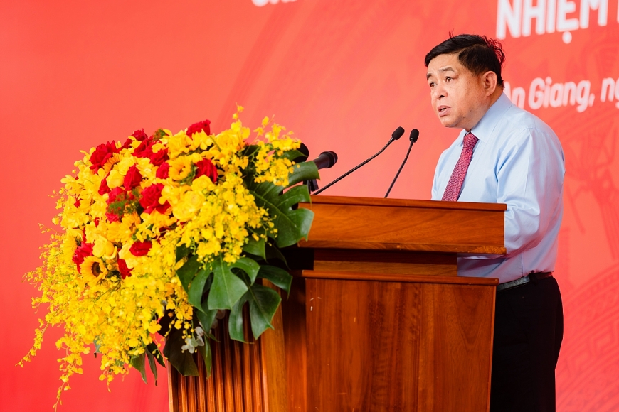 Phó Thủ tướng Chính phủ Nguyễn Chí Dũng phát biểu tại lễ khởi công