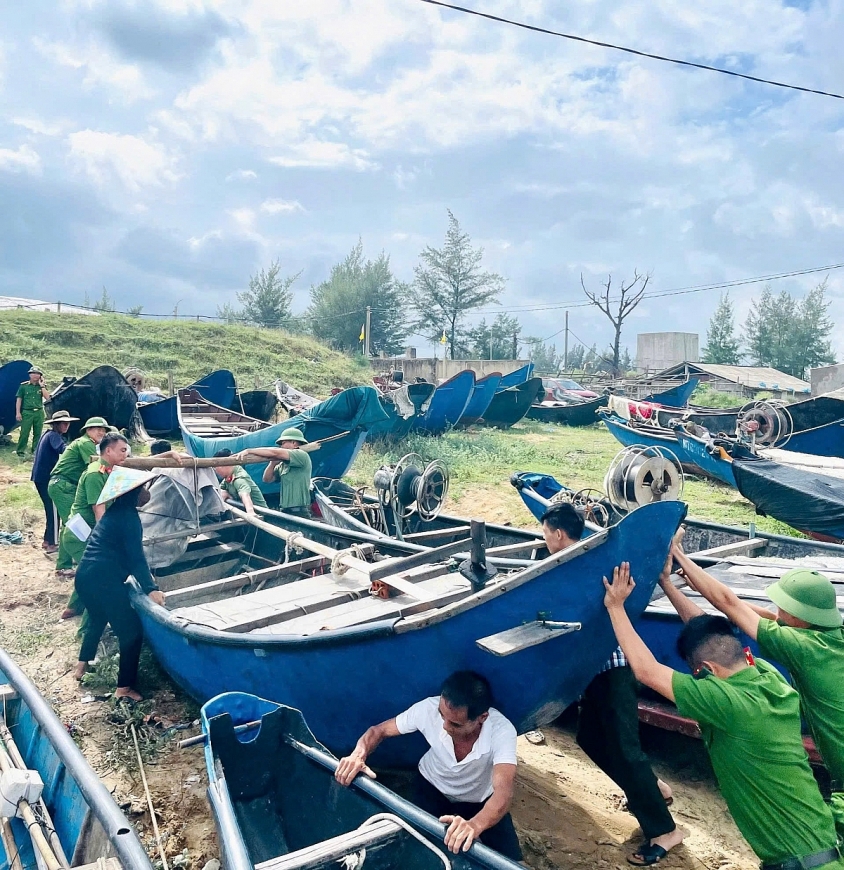 Người dân chủ động bảo đảm an toàn tài sản trước khi bão đổ bộ