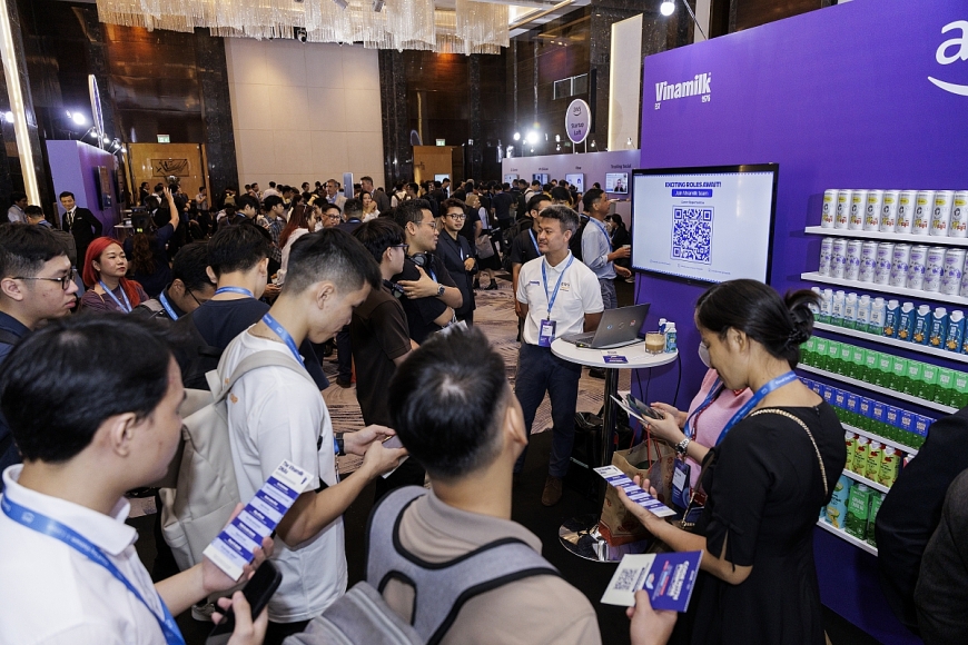 Gian hàng Vinamilk thu hút sự quan tâm của nhiều khách tham dự tại sự kiện AWS Cloud Day Việt Nam 2025 (Ảnh: AWS)