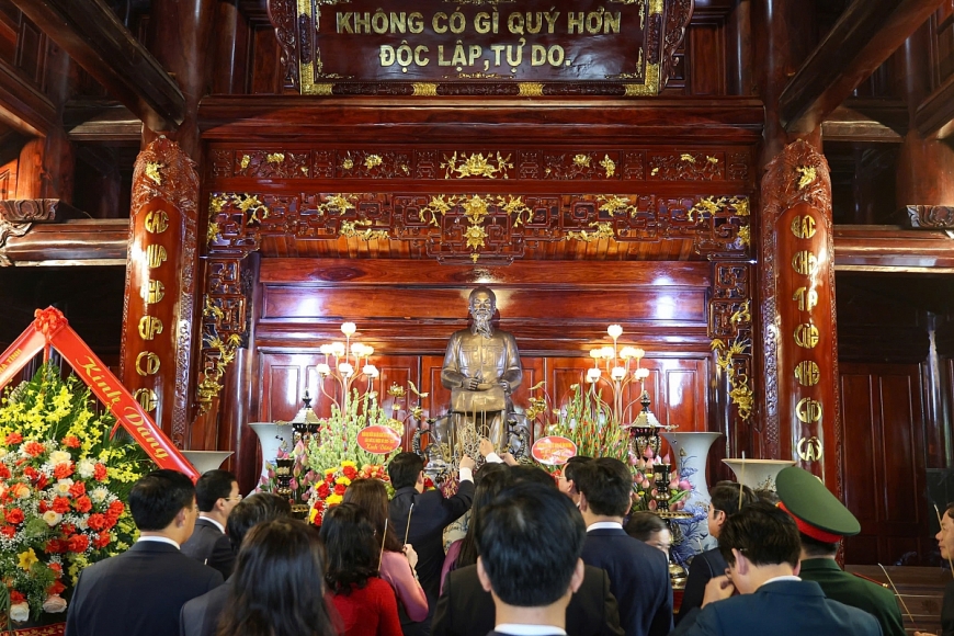 Hà Tĩnh tổ chức lễ dâng hương báo công tại Khu Lưu niệm Bác Hồ 