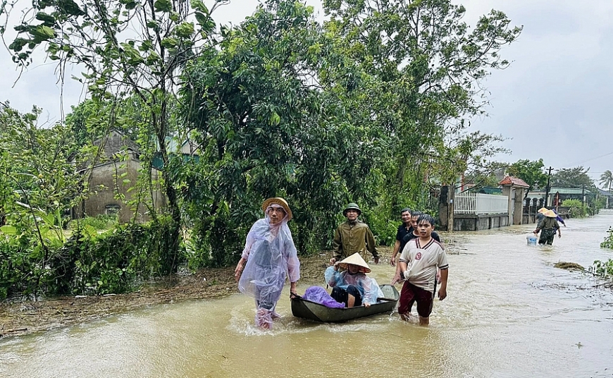 Hơn 4.000 ngôi nhà ở Thanh Hóa ngập nước