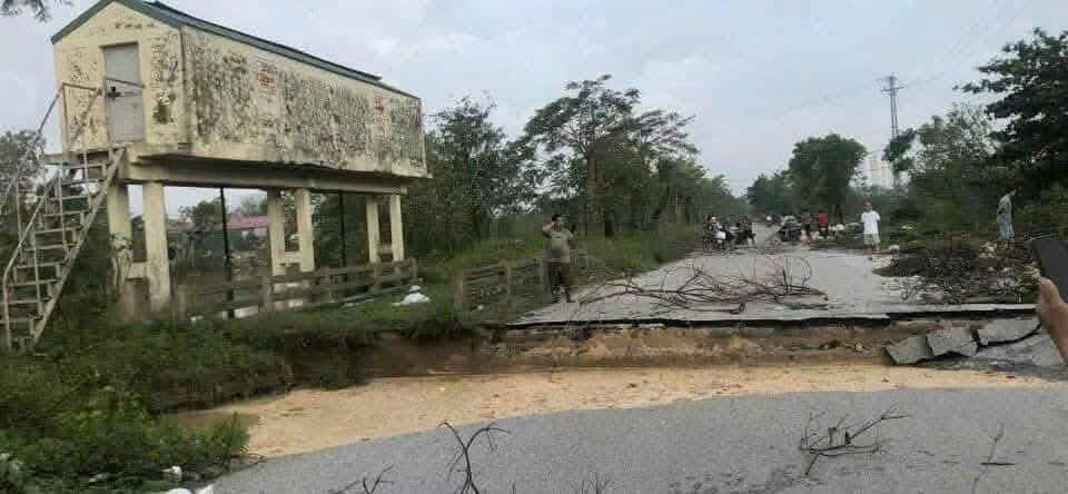 Vỡ đê sông Vinh đoạn qua phường Trường Vinh