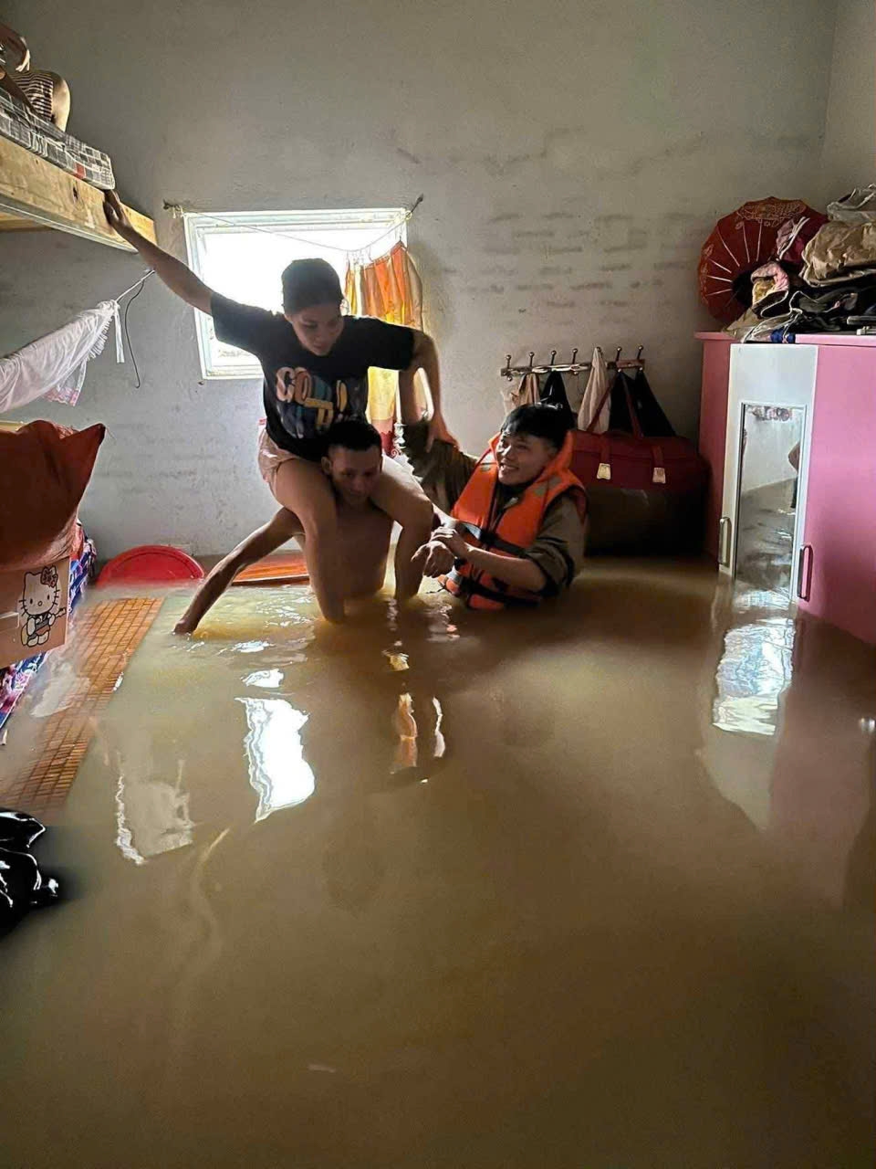 Sự cố vỡ đê sông Vinh đã gây ngập úng cụ bộ