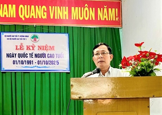 Ông Trần Văn Dũng, nguyên Chủ tịch Hội NCT huyện Krông Bông (cũ), tỉnh Đắk Lắk tham dự Lễ kỉ niệm Ngày Quốc tế NCT tại Chi hội 2