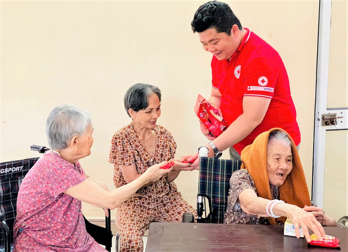 Tấm lòng nhân ái của Giám đốc cao tuổi Nguyễn Thị Nguyệt