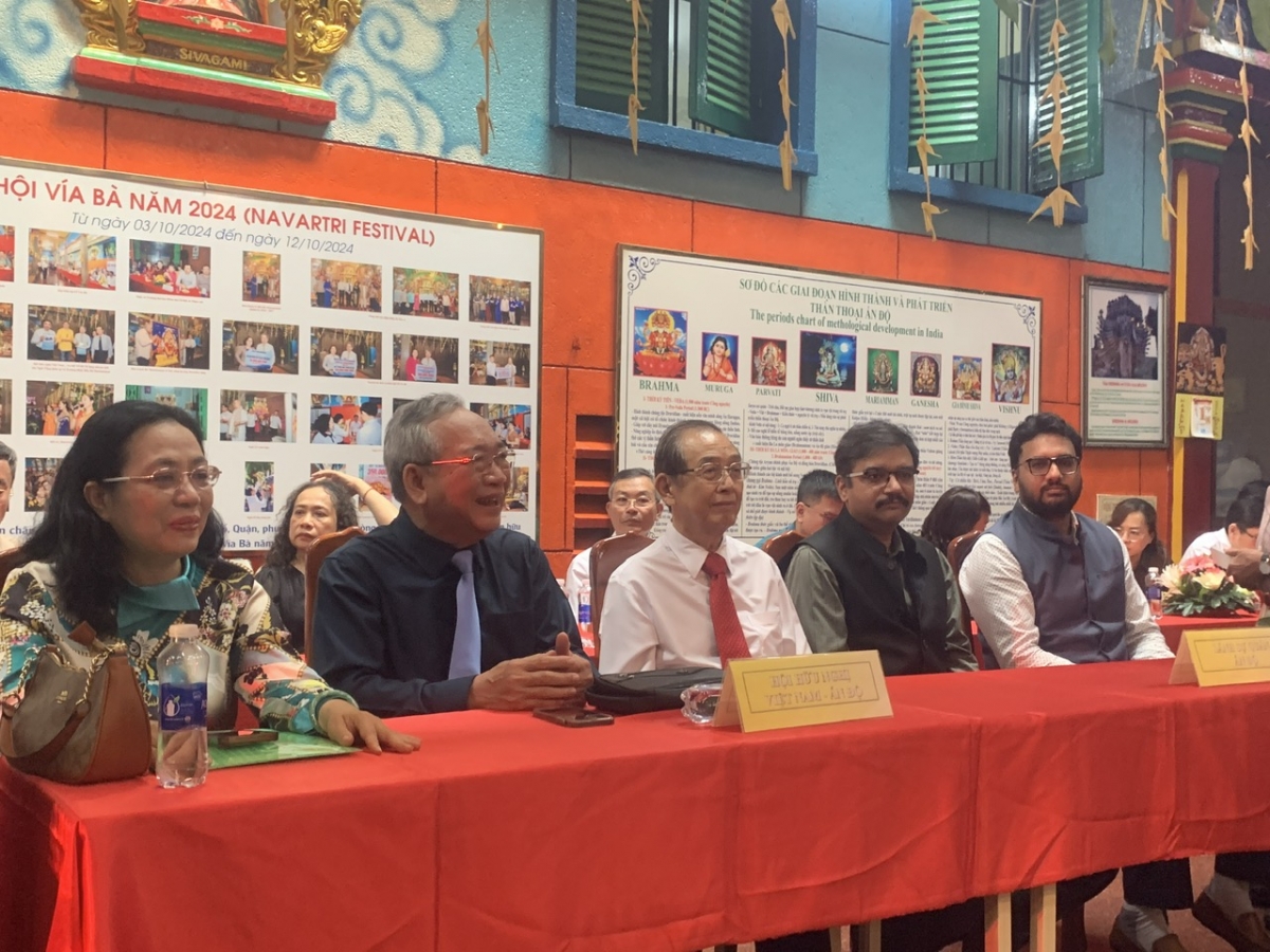 Các đại bẻu tham dự buổi lễ công bố