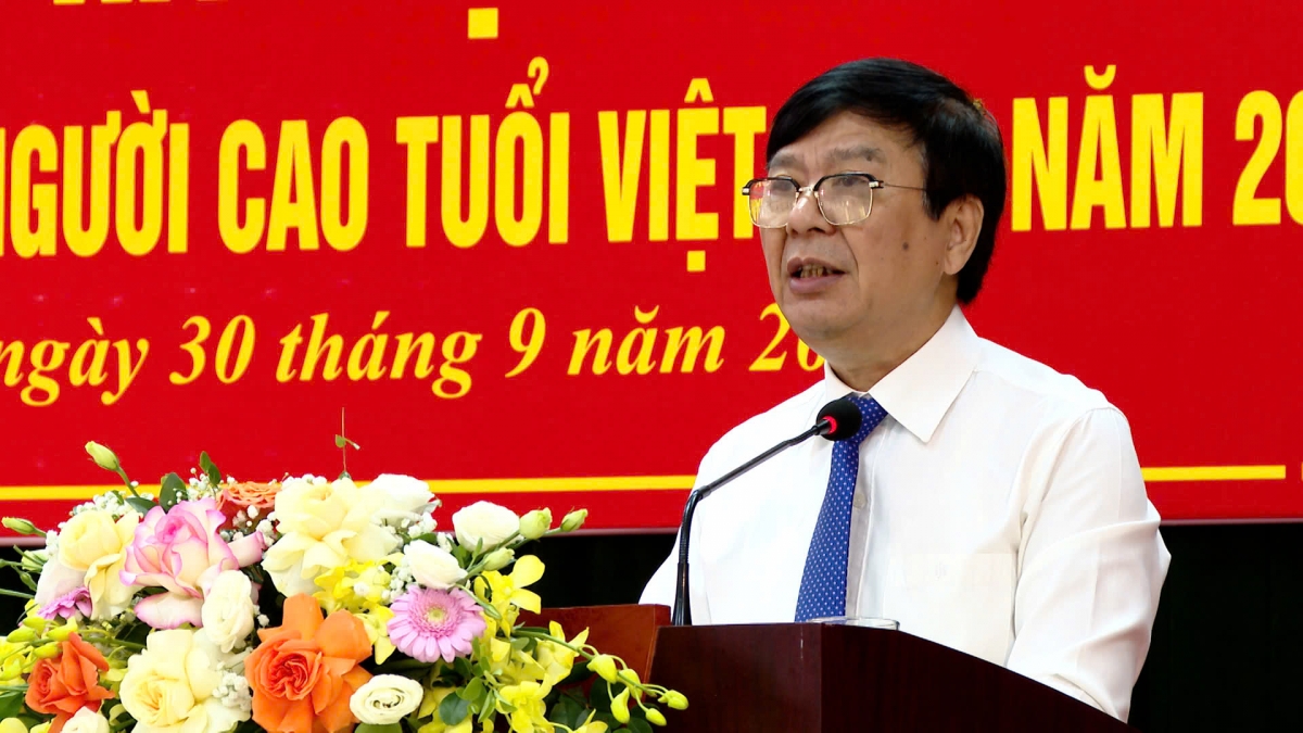 Ông Đinh Ngọc Hà, Chủ tịch Hội NCT tỉnh phát biểu tại buổi lễ