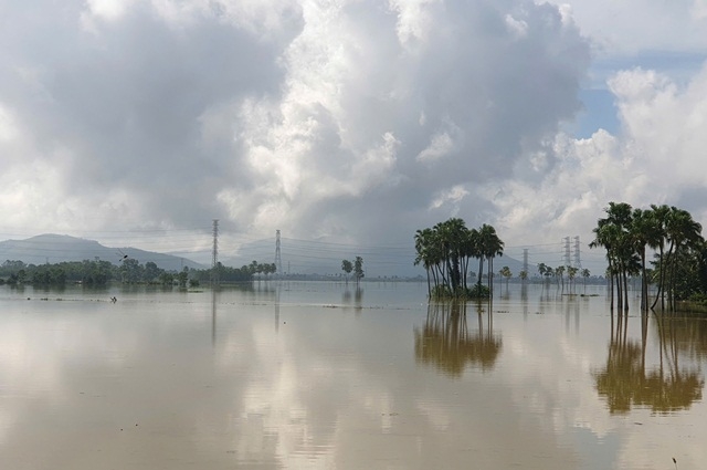 Nhiều vùng quê ở Thanh Hóa vẫ ngập trong lũ