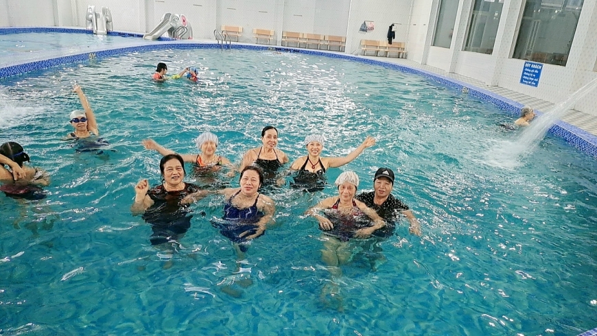 Lưu ý với NCT khi tắm khoáng nóng Nghỉ dưỡng tuổi vàng