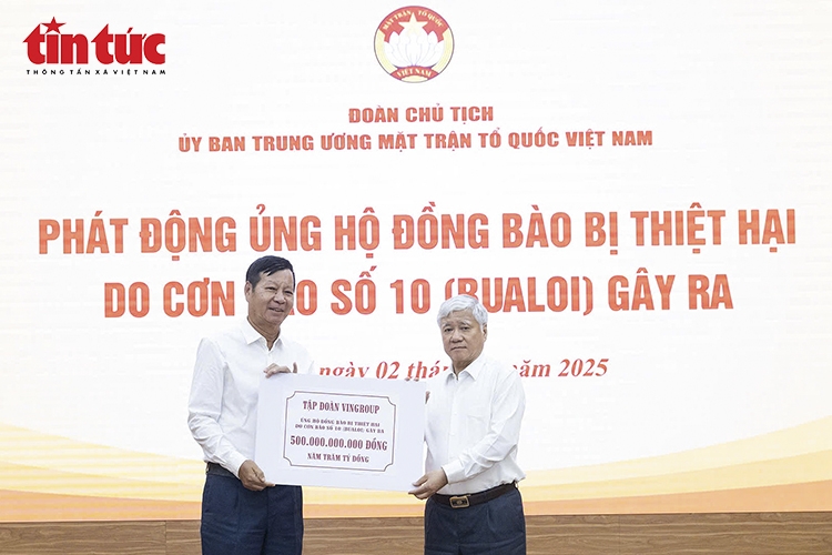 Các cơ quan, đoàn thể, doanh nghiệp... ủng hộ đồng bào chịu ảnh hưởng bởi cơn bão số 10