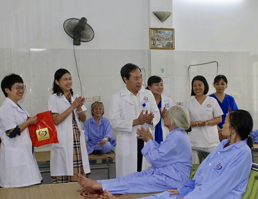 Bệnh viện Đa khoa Đống Đa mong muốn lan tỏa thông điệp yêu thương, khuyến khích cộng đồng cùng chung tay chăm sóc, bảo vệ sức khỏe và tinh thần của người cao tuổi