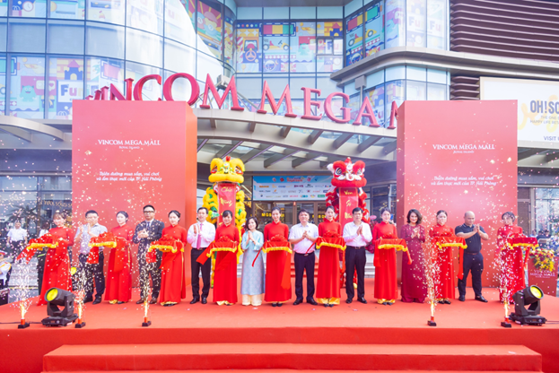Khai trương Vincom Mega Mall Royal Island tại Vũ Yên