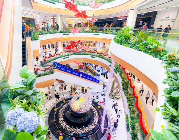 Hành trình thưởng ngoạn 05 khu vườn hoàng gia tại mỗi tầng TTTM