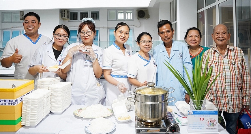 Bệnh viện Thống Nhất tổ chức “Phiên chợ 0 đồng” chăm lo người bệnh cao tuổi
