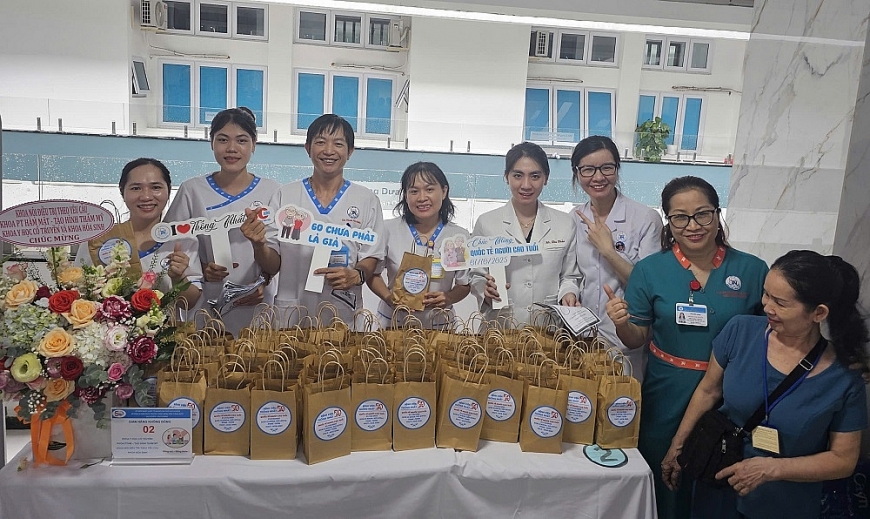 Bệnh viện Thống Nhất tổ chức “Phiên chợ 0 đồng” chăm lo người bệnh cao tuổi