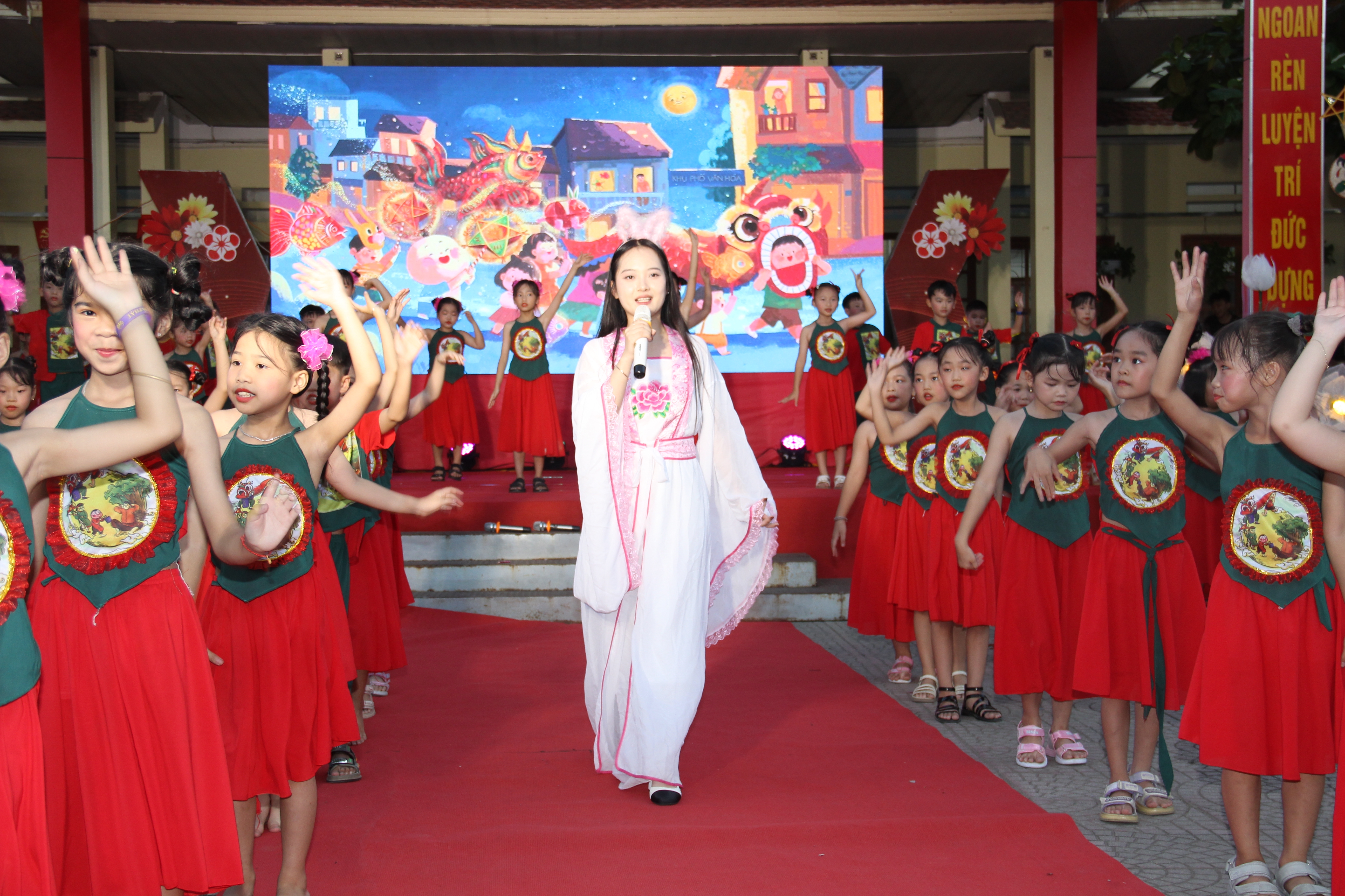 Trường Tiểu học Kiền Bái: “Vui hội trăng rằm” rộn ràng sắc màu tuổi thơ