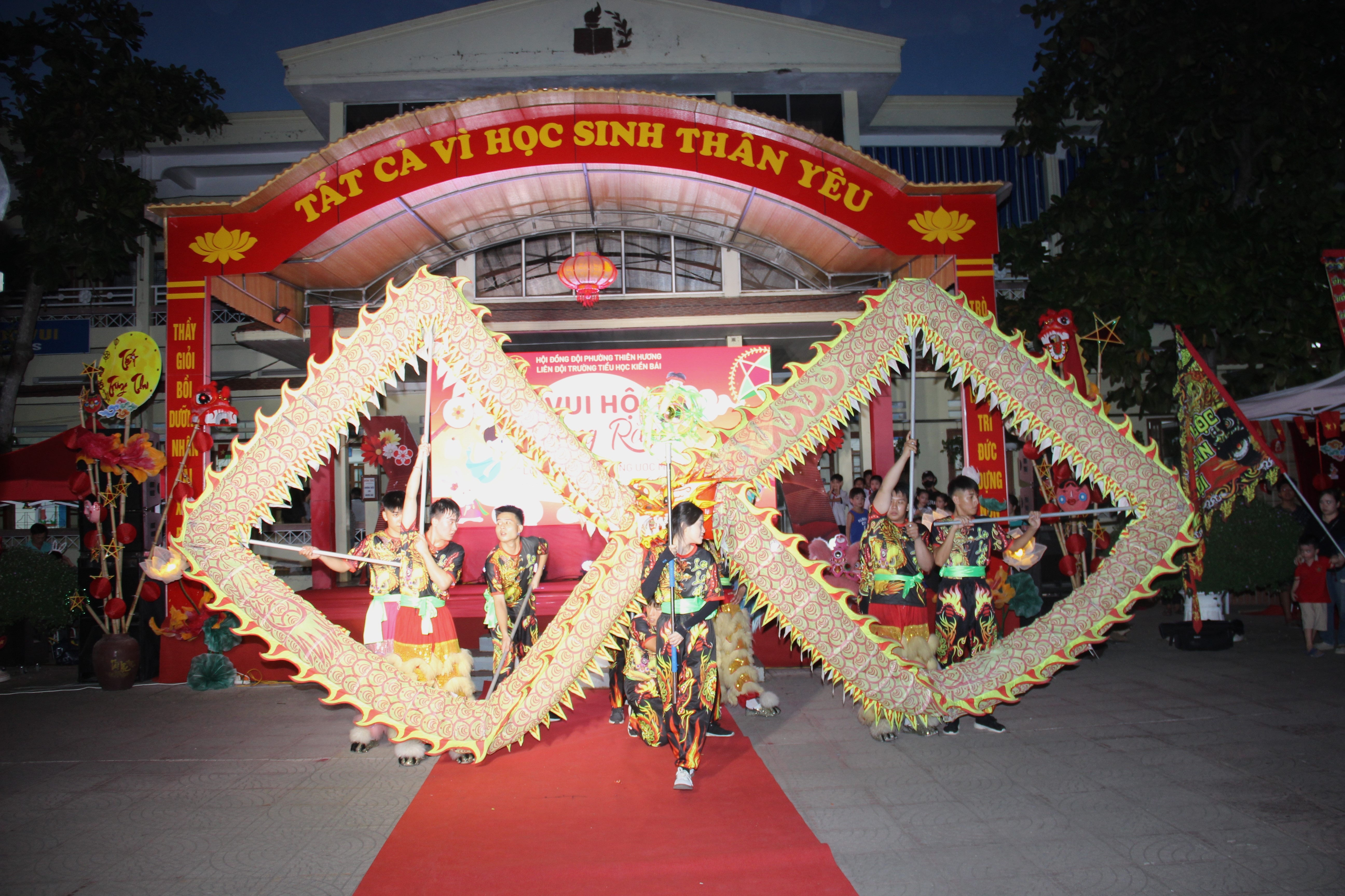 Trường Tiểu học Kiền Bái: “Vui hội trăng rằm” rộn ràng sắc màu tuổi thơ