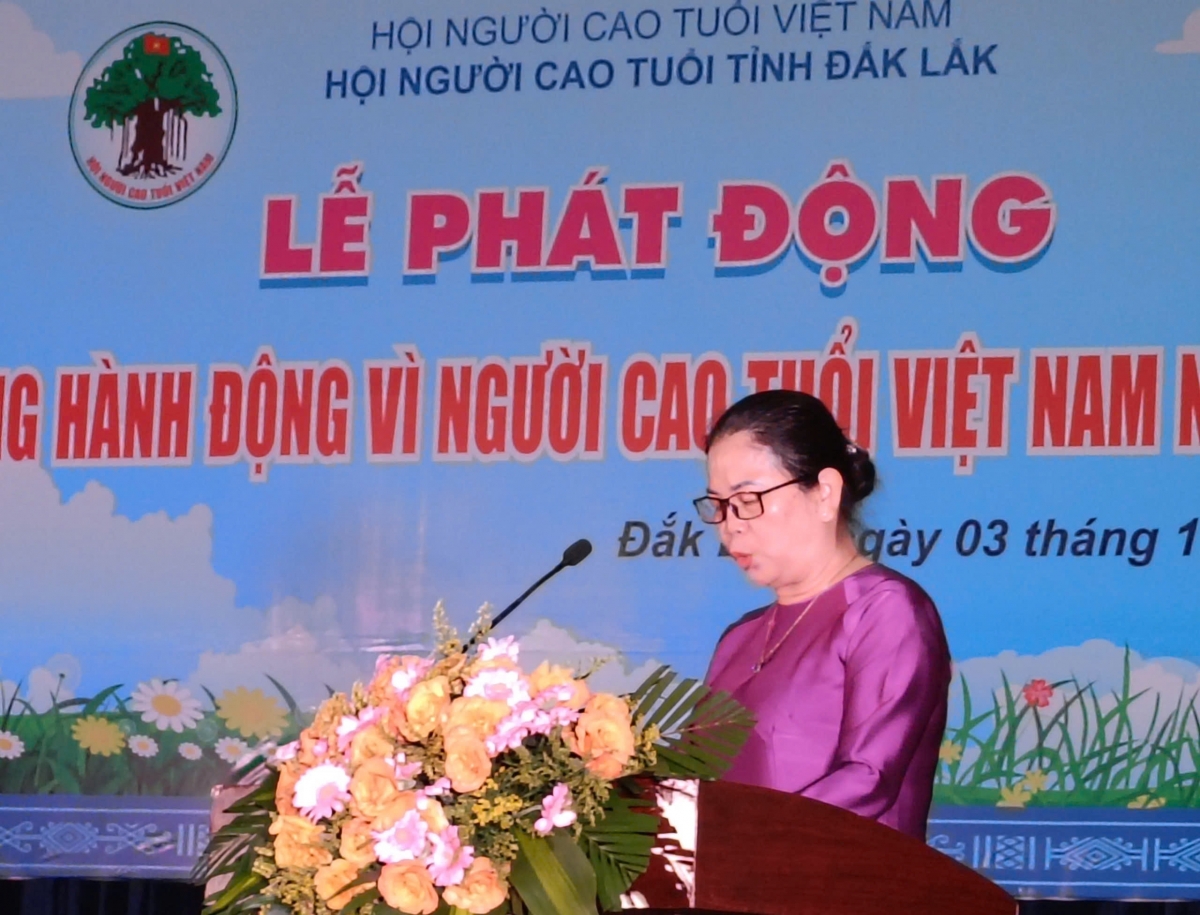 Bà Triệu Thị Ngoan, Chủ tịch Hội Người cao tỉnh phát biểu khai mạc buổi lễ