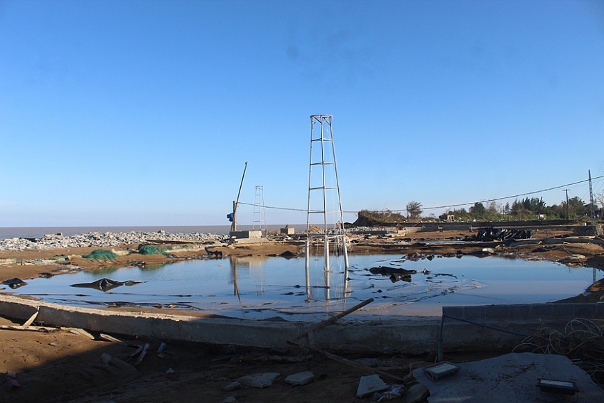 Người nuôi tôm điêu đứng sau bão