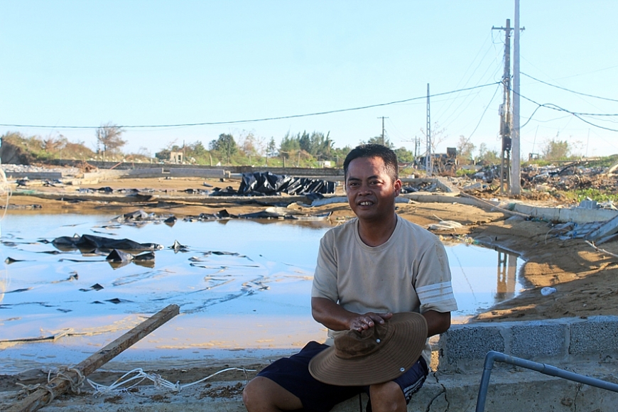 Người nuôi tôm điêu đứng sau bão