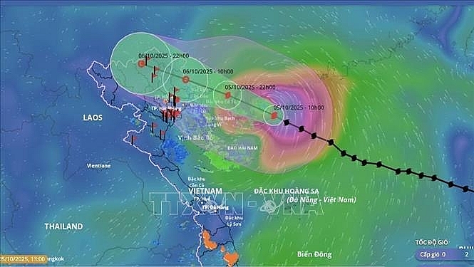 Hướng di chuyển của bão số 11 lúc 13h ngày 05/10. Ảnh: TTXVN phát