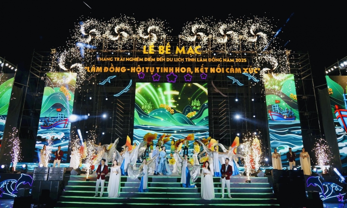 Biểu diễn nghệ thuật chào mừng tại Lễ bế mạc ở Lâm Đồng