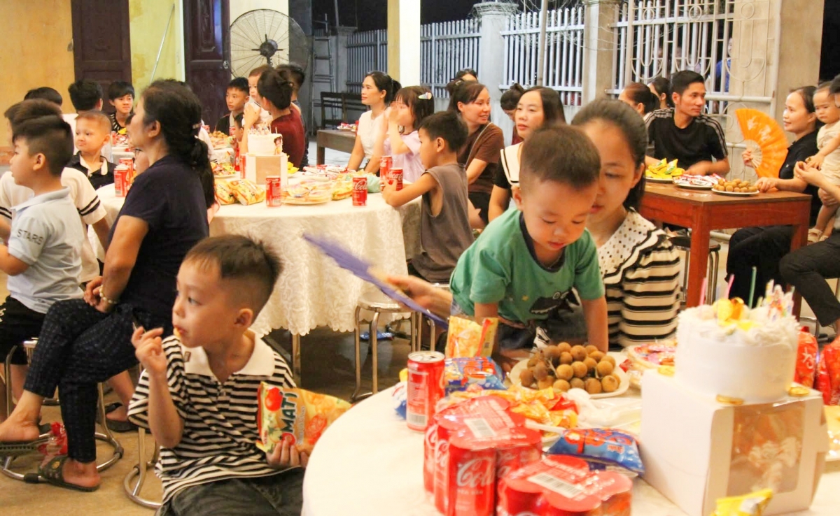 “Đêm hội Trăng rằm” rộn ràng ở khu Xóm Giữa, xã Tiên Lương