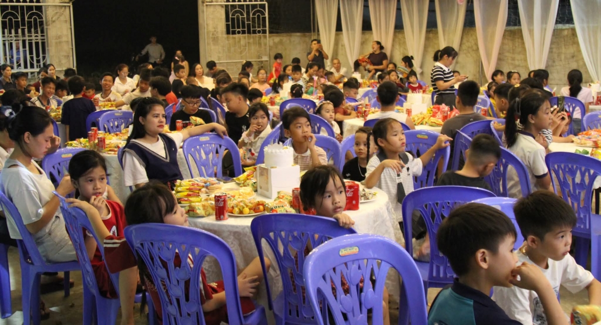 Phú Thọ: “Đêm hội Trăng rằm” rộn ràng ở khu Xóm Giữa, xã Tiên Lương