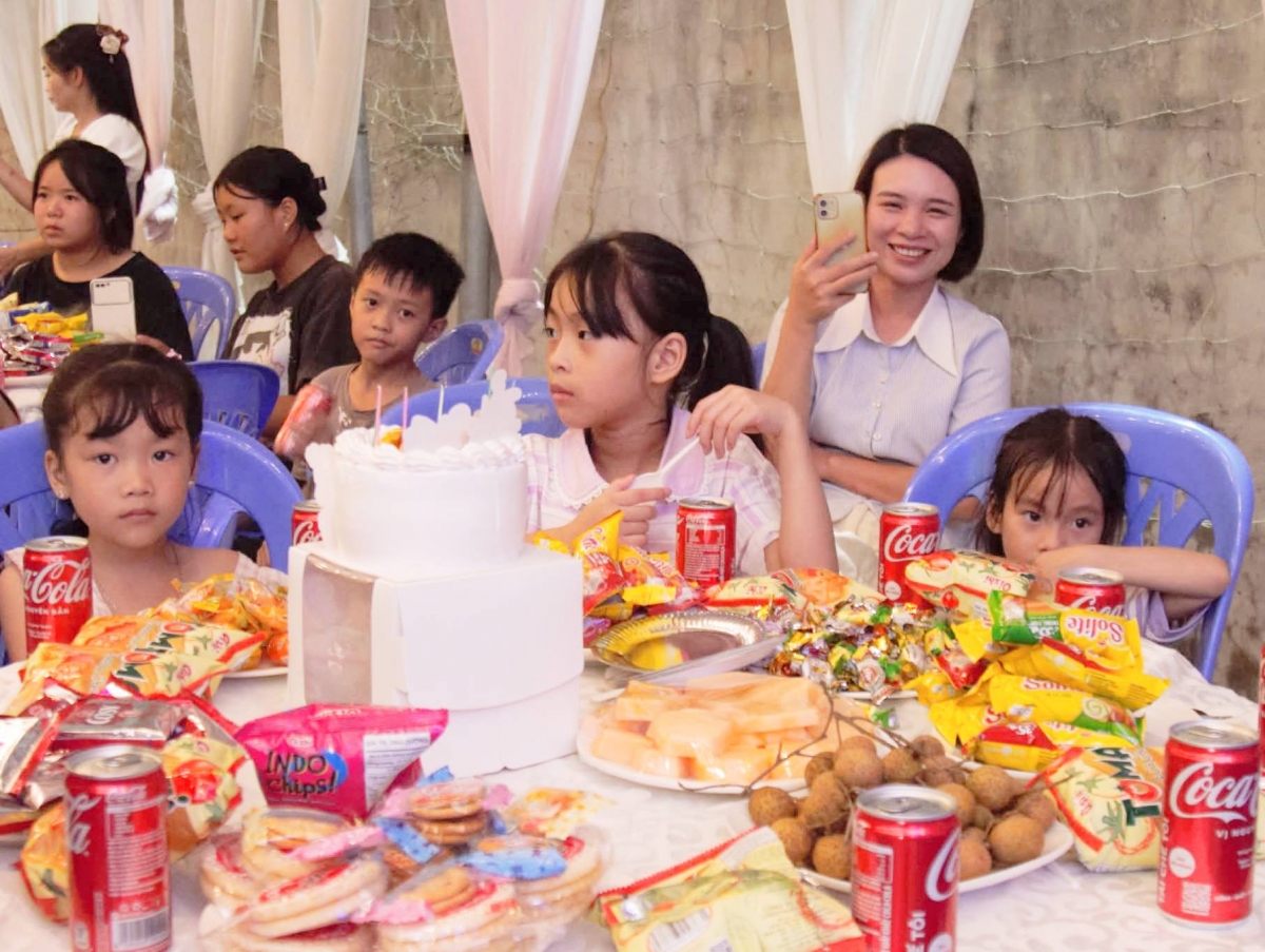 “Đêm hội Trăng rằm” rộn ràng ở khu Xóm Giữa, xã Tiên Lương