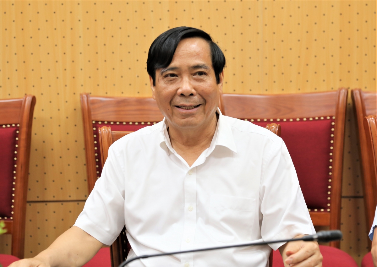 Chủ tịch nguyễn Thanh Bình chủ trì buổi làm việc