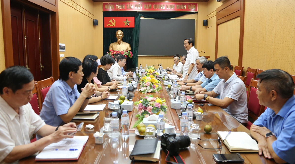 Quang cảnh buổi làm việc