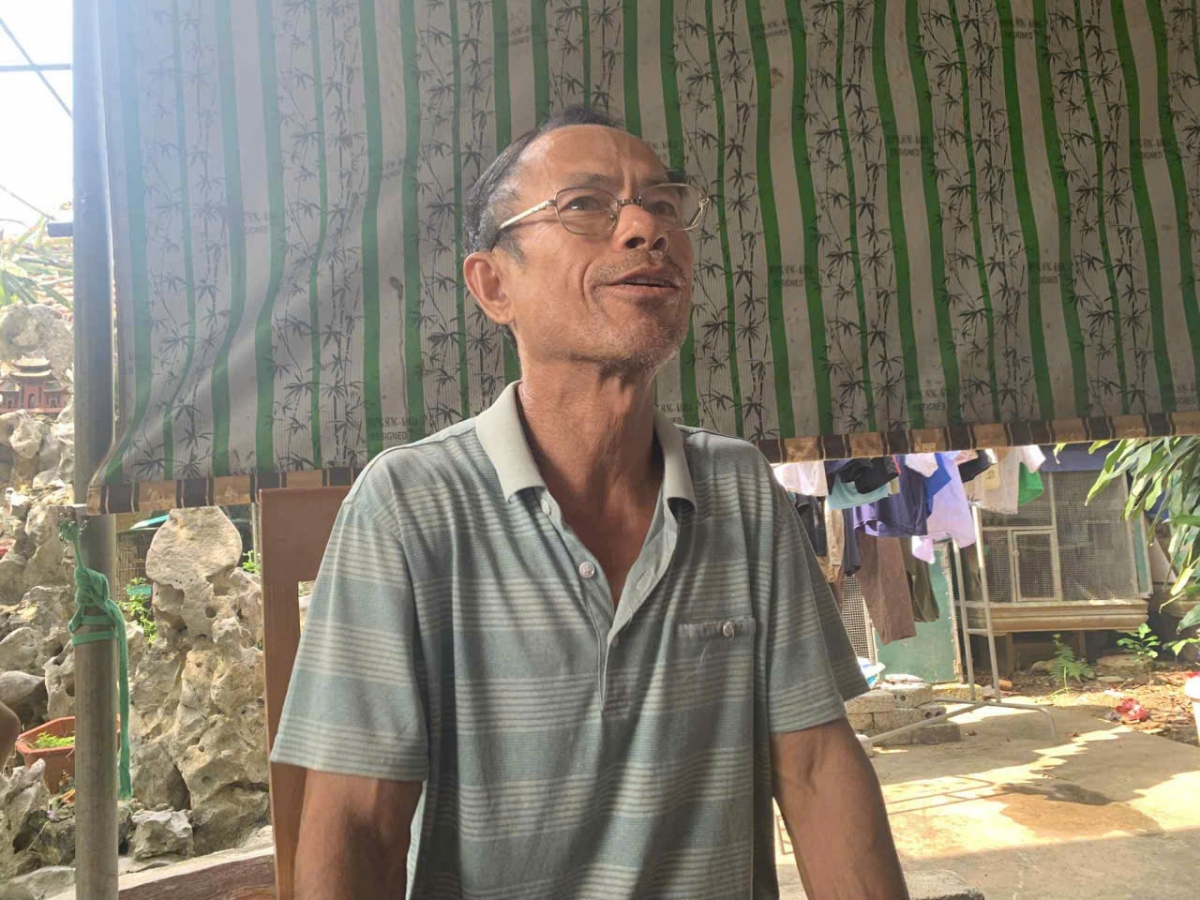 Ông nông dân đã ngoài 60 tuổi nhưng vẫn chăm chỉ lao động ngày ngày