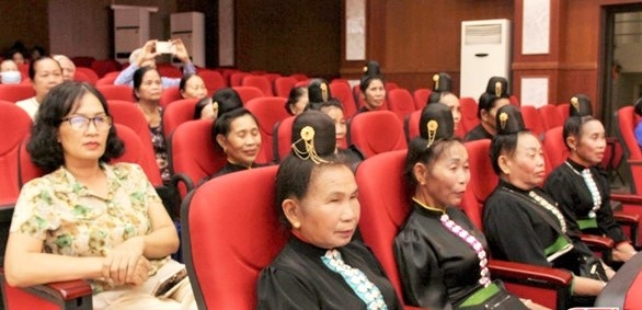 Đông đảo người dân, NCT và cán bộ chiến sĩ tham gia cổ vũ