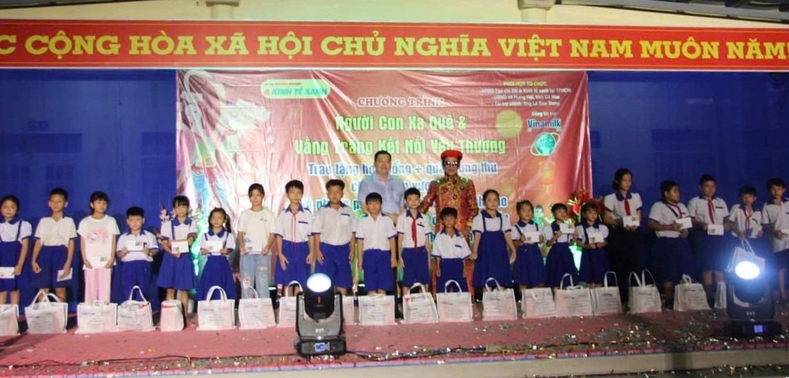 Tỉnh Cà Mau: Thắp sáng mùa trăng đoàn viên ở xã Hưng Hội