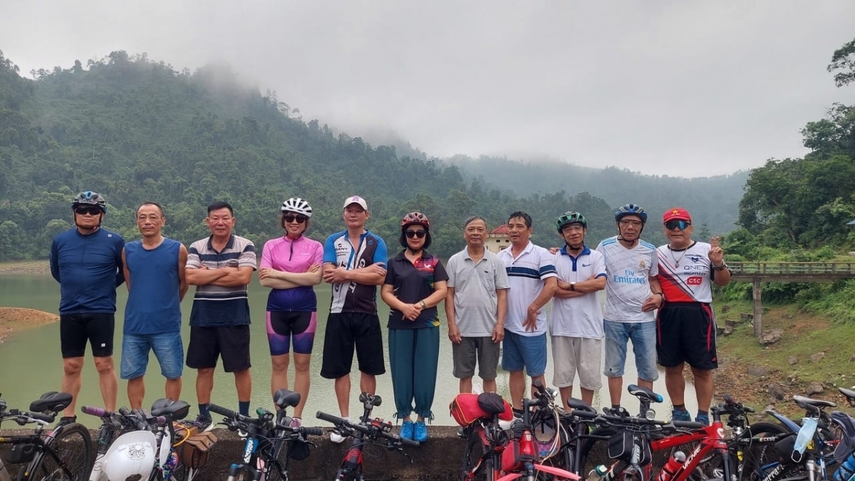 Người cao tuổi trên địa bàn tỉnh Thái Nguyên ngoài việc tuyên truyền con cháu, gia đình, dòng họ tham gia xây dựng nông thôn mới mà còn tích cực đạp xe rèn luyện thể dục, thể thao nâng cao sức khỏe