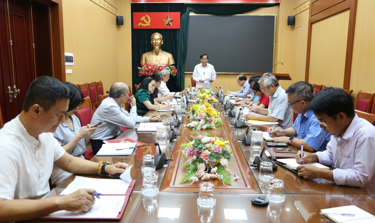 Chủ tịch Nguyễn Thanh Bình chủ trì cuộc họp