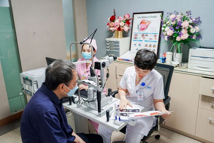 Bệnh viện Mắt quốc tế DND khám và tư vấn các bệnh về mắt cho NCT