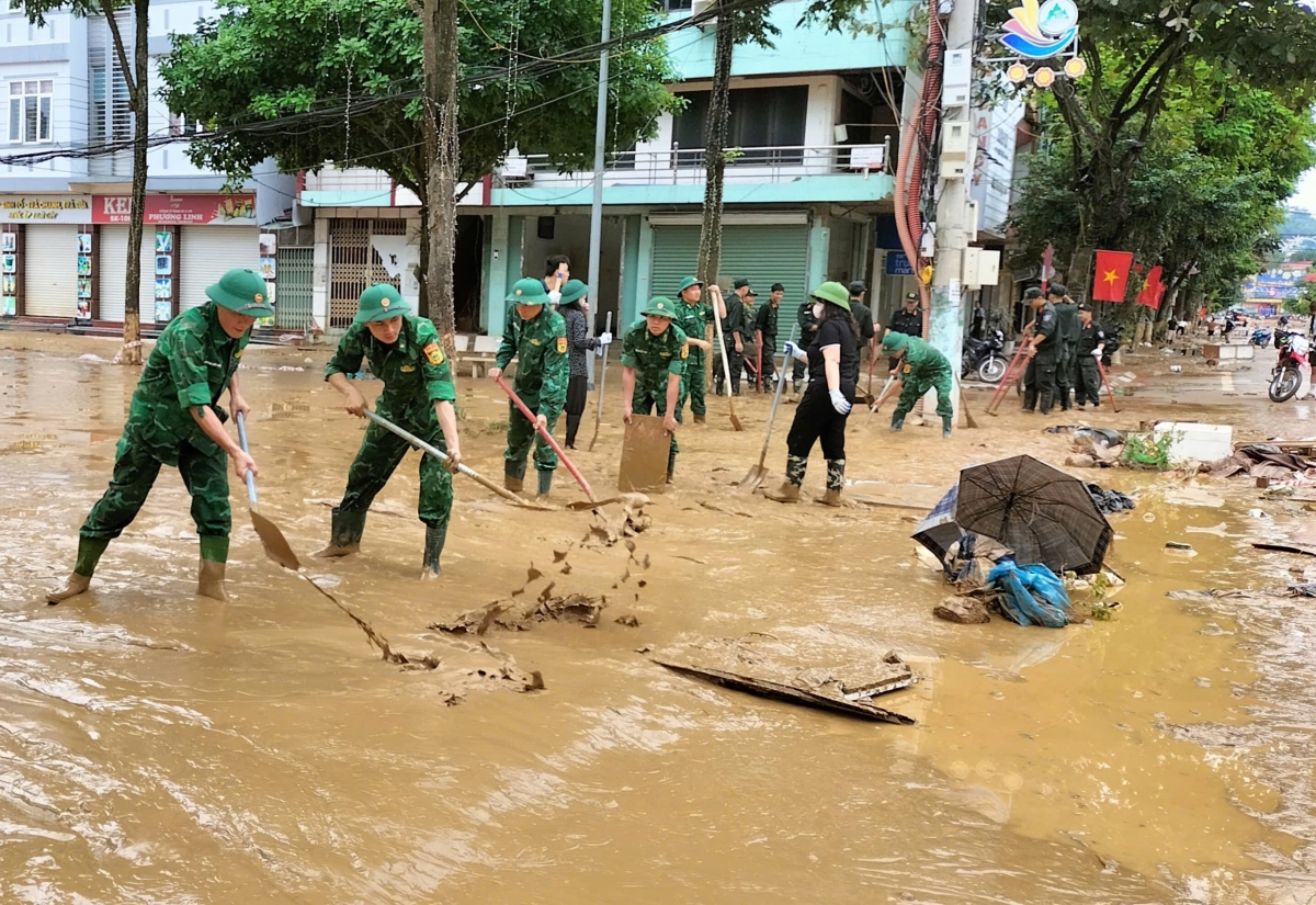 Cao Bằng: Ra quân tổng vệ sinh môi trường khắc phục hậu quả bão số 11