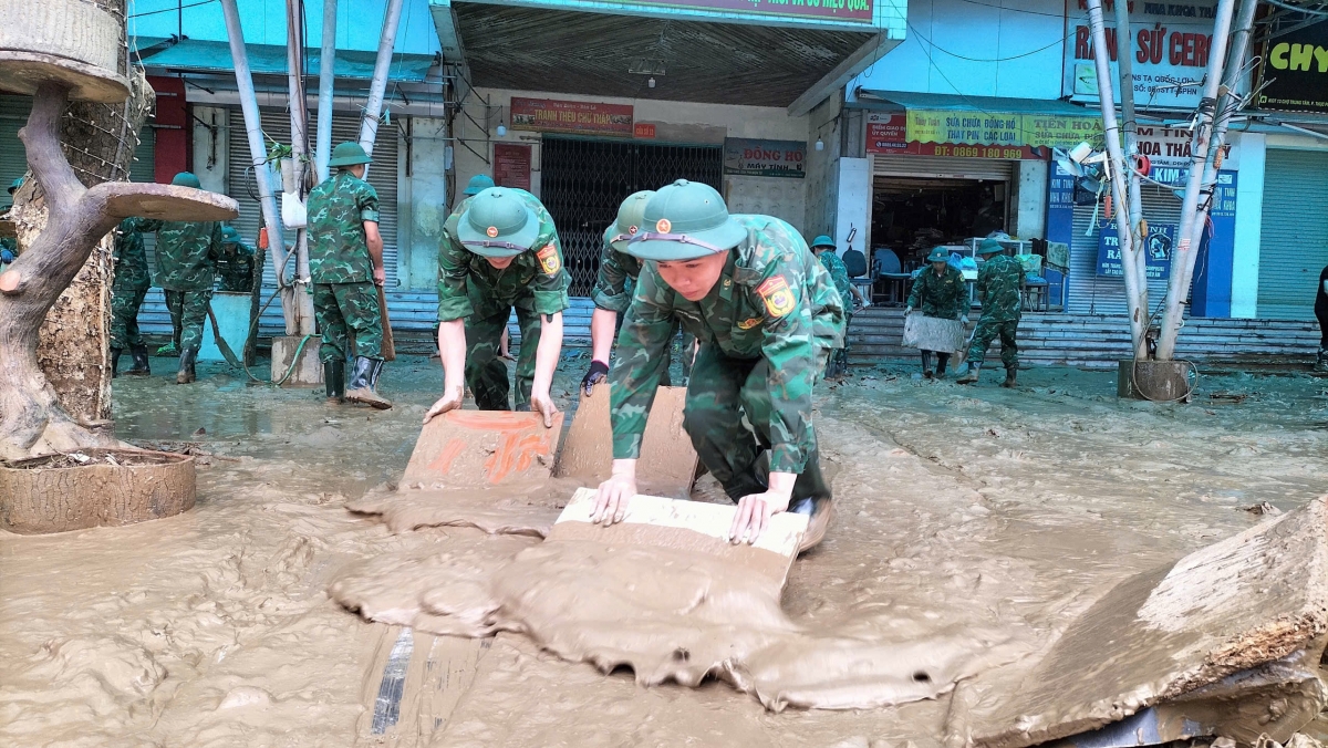 Cao Bằng: Ra quân tổng vệ sinh môi trường khắc phục hậu quả bão số 11